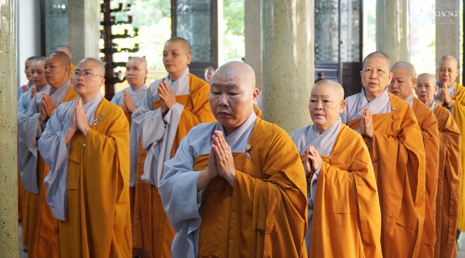 Nhất tâm đảnh lễ Tam bảo Nhất tâm đảnh lễ Tam bảo