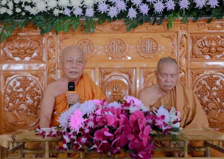 Hòa thượng Giác Hùng ban đạo từ Hòa thượng Giác Hùng ban đạo từ