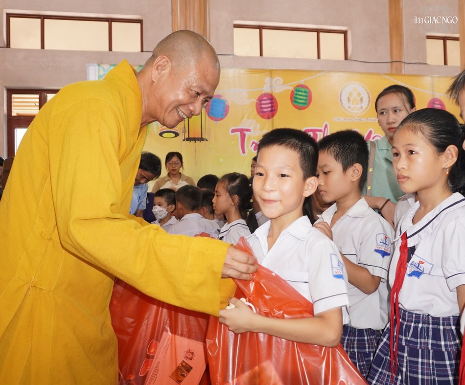 Niềm vui được nhận quà