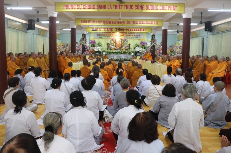 Phật tử tham dự lễ tưởng niệm Phật tử tham dự lễ tưởng niệm