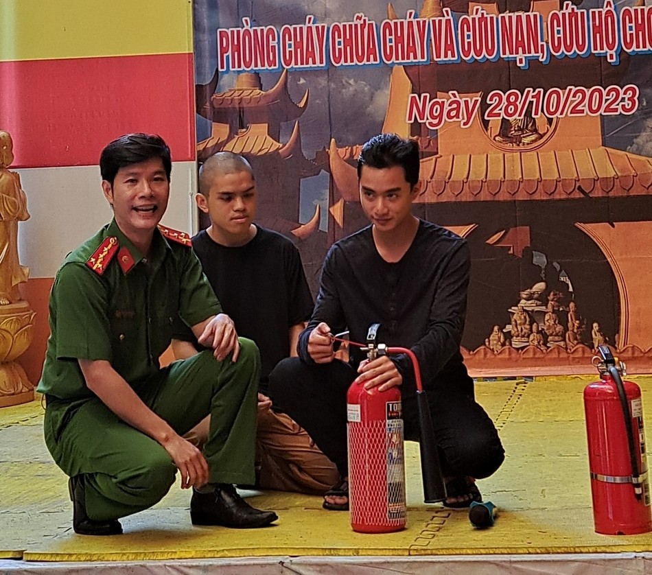 Học cách sử dụng bình chữa cháy Học cách sử dụng bình chữa cháy