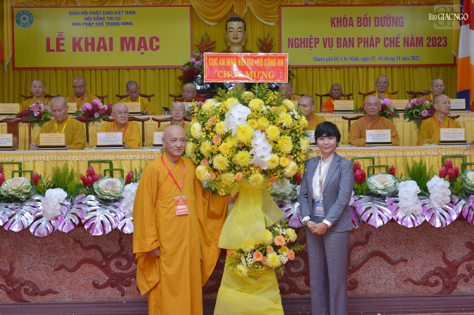 Lẵng hoa chúc mừng của Cục An ninh nội địa - Bộ Công an Lẵng hoa chúc mừng của Cục An ninh nội địa - Bộ Công an