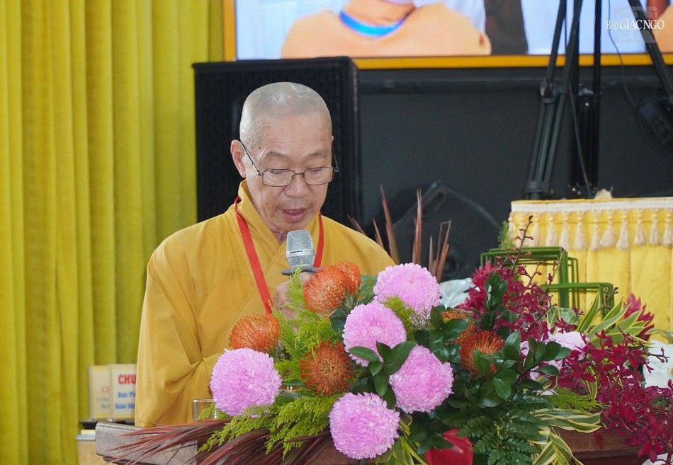 Hòa thượng Thích Hiển Đức báo cáo tổng kết khóa bồi dưỡng nghiệp vụ pháp chế