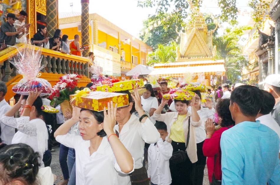 Trang nghiêm nhiễu y