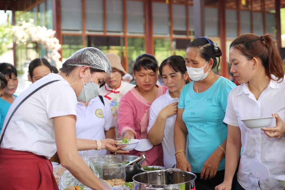 Ngày hội ẩm thực chay gây quỹ vì người nghèo được diễn ra tại chùa Di Đà ngày 4-11 - Ảnh: Hữu Khang Ngày hội ẩm thực chay gây quỹ vì người nghèo được diễn ra tại chùa Di Đà ngày 4-11 - Ảnh: Hữu Khang