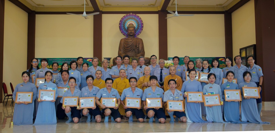 Các huynh trưởng thọ cấp lưu niệm cùng chư tôn đức Các huynh trưởng thọ cấp lưu niệm cùng chư tôn đức