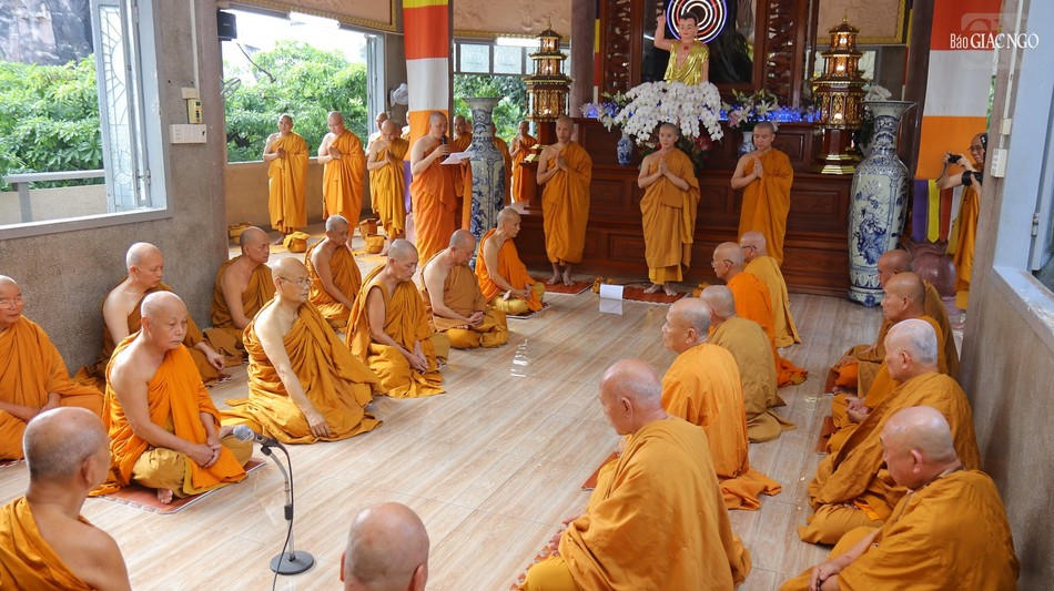 Đảnh lễ tác bạch