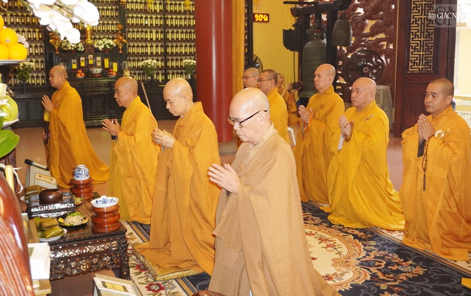 Chư Tăng Ni đồng tụng thời kinh A Di Đà