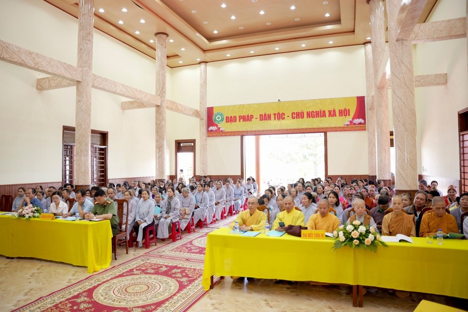 Đại diện Tăng Ni, chính quyền và Phật tử tham dự Đại diện Tăng Ni, chính quyền và Phật tử tham dự