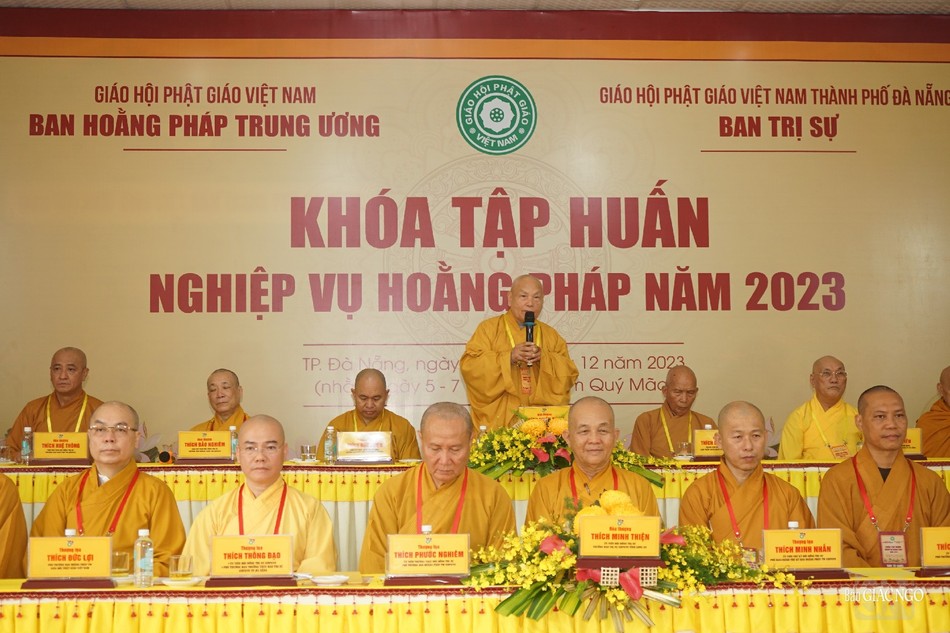 Hòa thượng Thích Thiện Nhơn ban đạo từ chứng minh