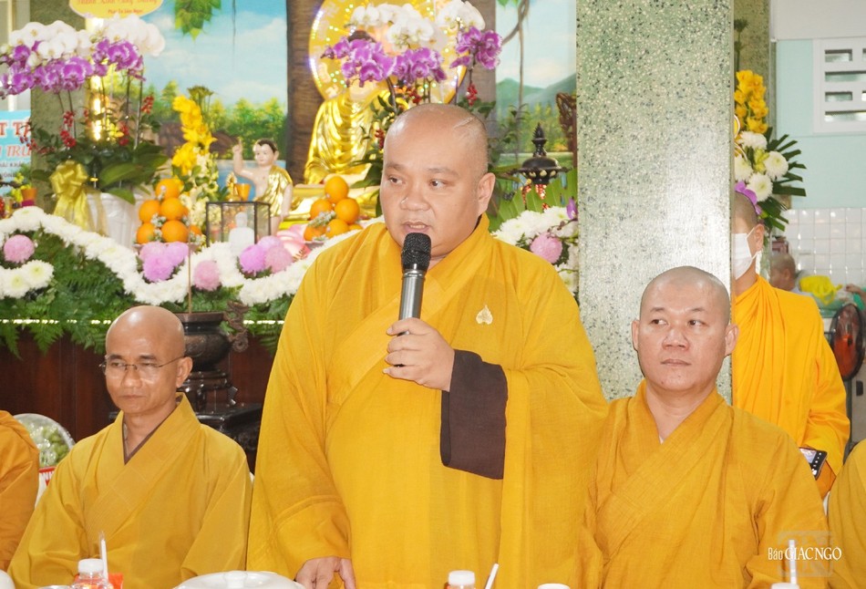 Thượng tọa Thích Trung Nguyện đọc quyết định bổ nhiệm trụ trì tịnh xá Ngọc Diệp Thượng tọa Thích Trung Nguyện đọc quyết định bổ nhiệm trụ trì tịnh xá Ngọc Diệp