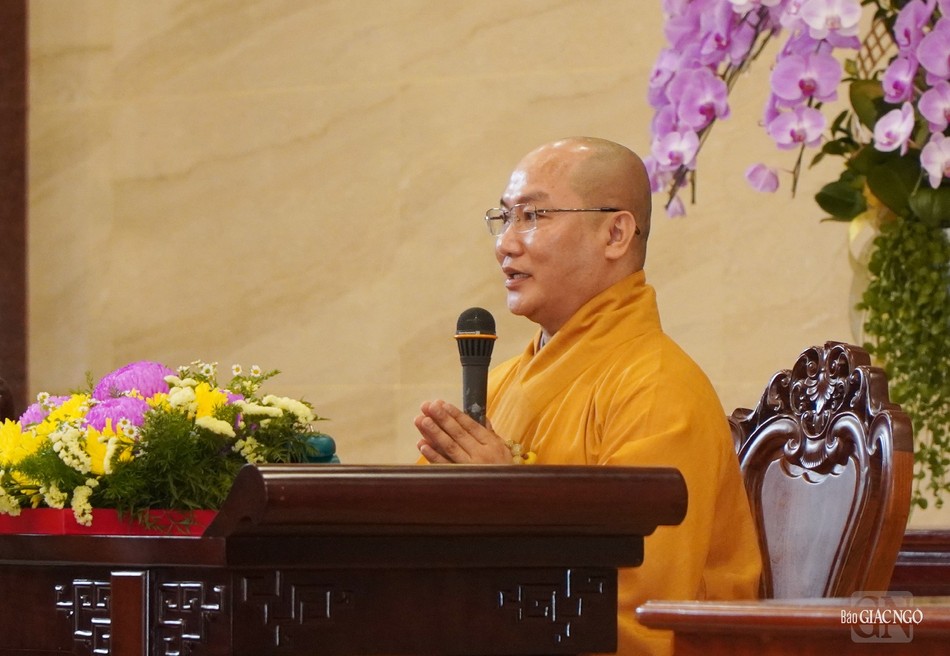 Thượng tọa Thích Phước Tiến thuyết giảng thời pháp thoại thứ hai với chủ đề &quot;Phật Di Đà và an lạc trong hiện tại&quot;