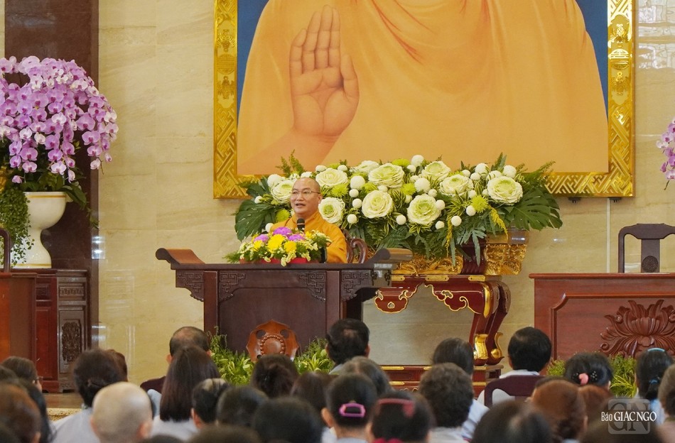 Thượng tọa Thích Phước Tiến chia sẻ pháp thoại