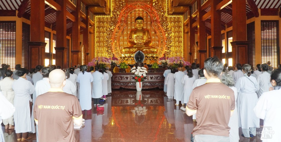 Thời kinh tại chánh điện