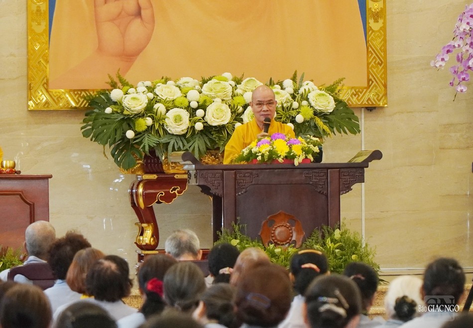 Hòa thượng Thích Tắc Huê thuyết giảng tại khóa tu Ngày an lạc