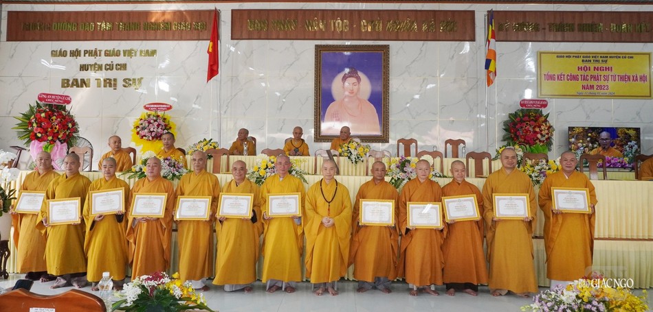 Trao bằng công đức đến 74 cá nhân Ban Trị sự GHPGVN TP.HCM Trao bằng công đức đến 74 cá nhân Ban Trị sự GHPGVN TP.HCM