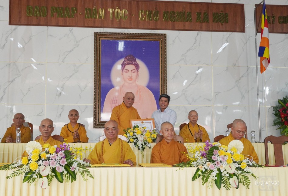 Hòa thượng Thích Huệ Nghi, Chứng minh Ban Trị sự GHPGVN H.Củ Chi nhận Giấy khen của UBND huyện Hòa thượng Thích Huệ Nghi, Chứng minh Ban Trị sự GHPGVN H.Củ Chi nhận Giấy khen của UBND huyện