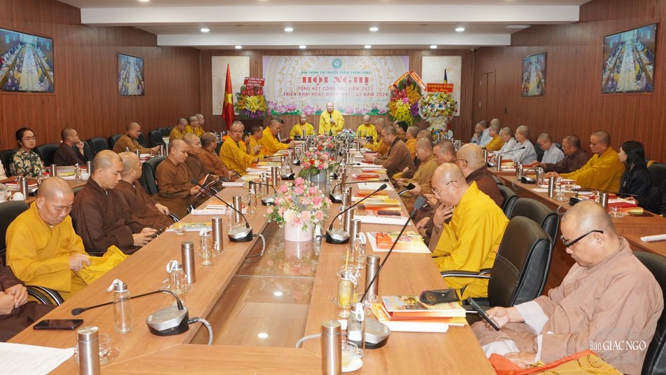 Hòa thượng Thích Gia Quang đúc kết hội nghị