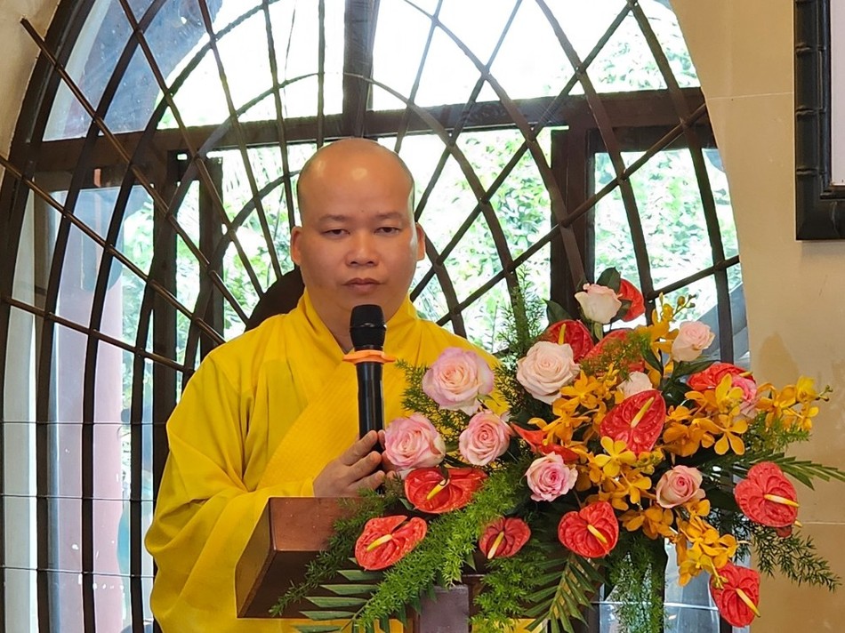 Đại đức Thích Tánh Bình đọc quyết định chuẩn y nhân sự bổ sung Ban Trị sự GHPGVN H.Tam Bình