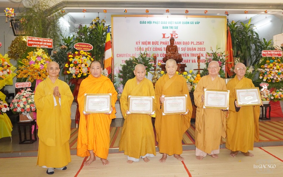 Có 6 cá nhân Ban Trị sự GHPGVN Q.Gò Vấp nhận Bằng tuyên dương công đức của Phật giáo TP.HCM Có 6 cá nhân Ban Trị sự GHPGVN Q.Gò Vấp nhận Bằng tuyên dương công đức của Phật giáo TP.HCM