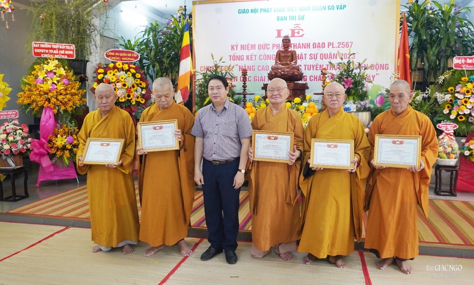 Các cá nhân nhận giấy khen của Ủy ban MTTQVN Q.Gò Vấp Các cá nhân nhận giấy khen của Ủy ban MTTQVN Q.Gò Vấp