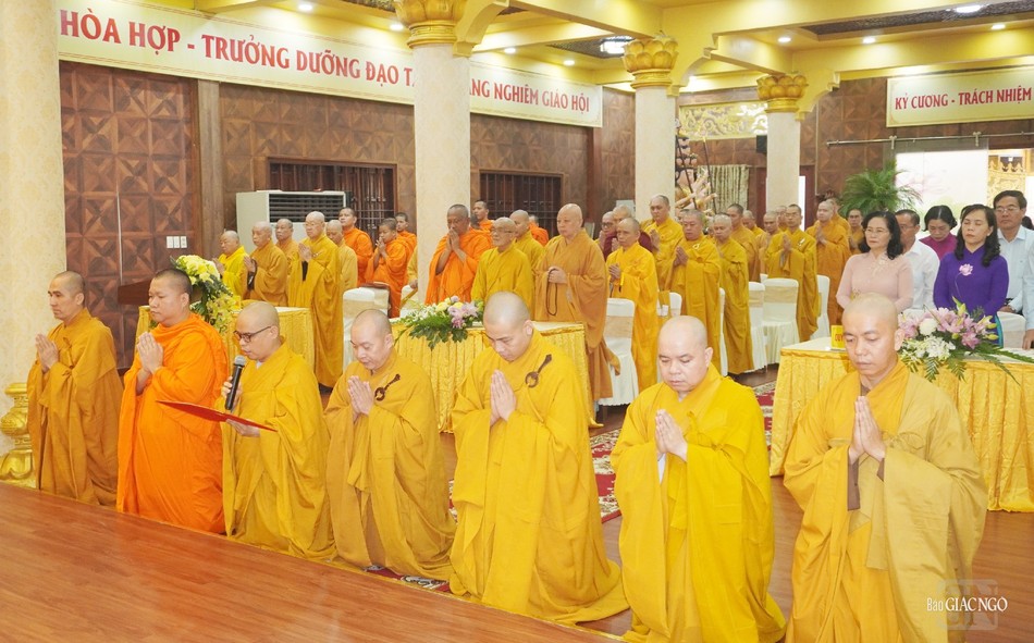 Ban Trị sự GHPGVN Q.3 cung tuyên chúc từ