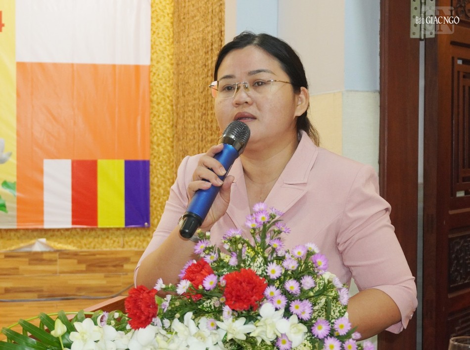 Bà Nguyễn Thị Quế Nhung đại diện chính quyền phát biểu Bà Nguyễn Thị Quế Nhung đại diện chính quyền phát biểu