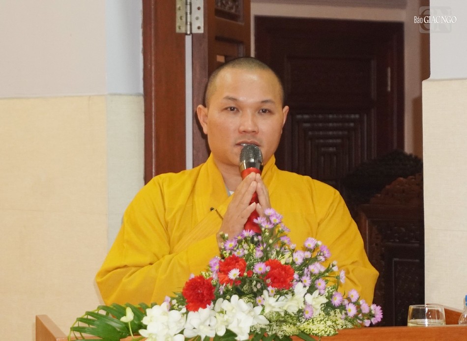 Đại đức Thích Pháp Toàn, Phó Thư ký kiêm Trưởng ban Nghi lễ Phật giáo quận 12 dẫn chương trình Đại đức Thích Pháp Toàn, Phó Thư ký kiêm Trưởng ban Nghi lễ Phật giáo quận 12 dẫn chương trình