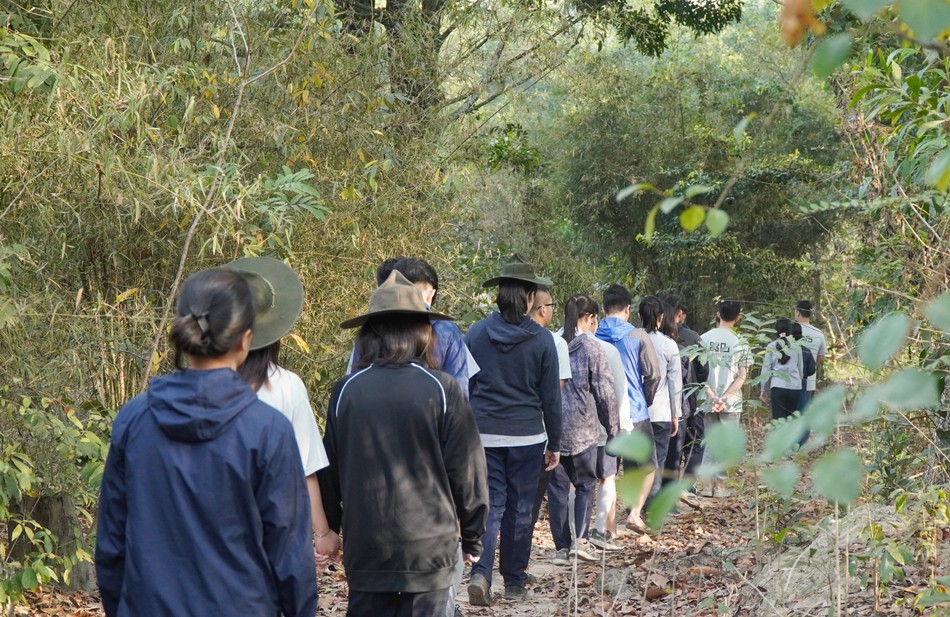 Thực tập từng bước chân chánh niệm
