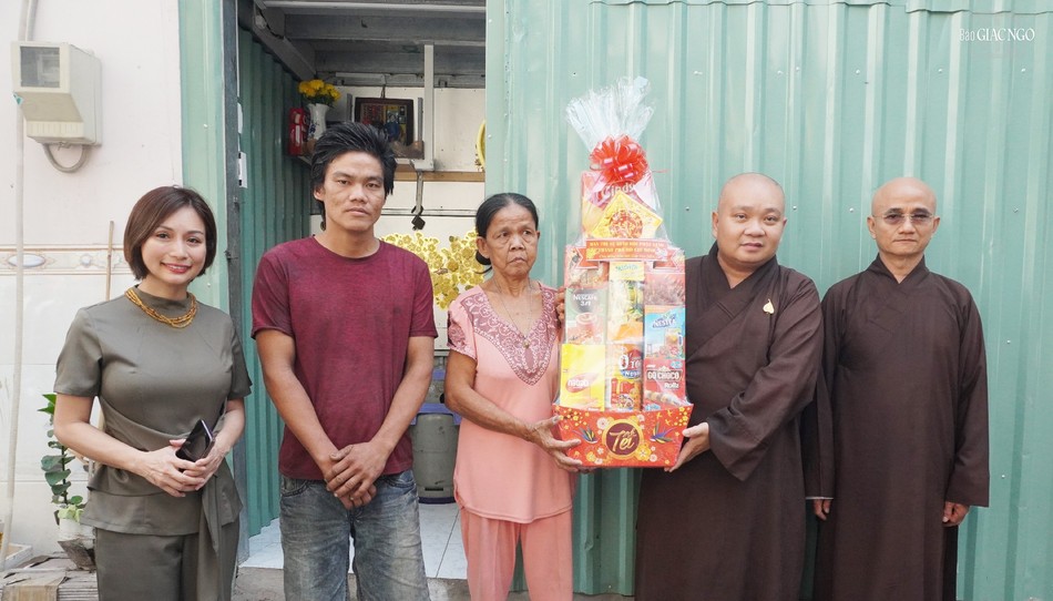 Mỗi hộ được Phật giáo TP.HCM hỗ trợ 40 triệu đồng sửa chữa nhà trước thềm Xuân Giáp Thìn 2024 Mỗi hộ được Phật giáo TP.HCM hỗ trợ 40 triệu đồng sửa chữa nhà trước thềm Xuân Giáp Thìn 2024