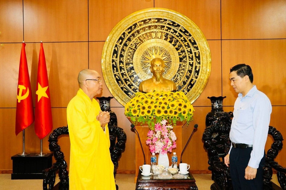 Hòa thượng Thích Minh Nhật chúc Tết lãnh đạo Tỉnh ủy Hòa thượng Thích Minh Nhật chúc Tết lãnh đạo Tỉnh ủy