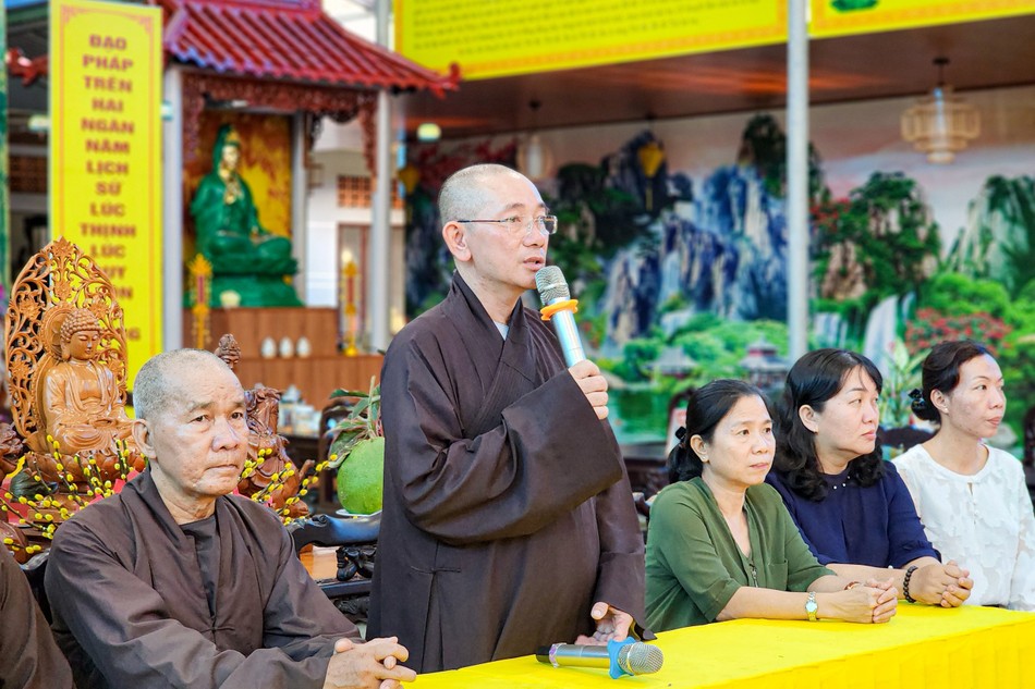 Thượng tọa Thích Tịnh Tâm thăm hỏi đến bà con Thượng tọa Thích Tịnh Tâm thăm hỏi đến bà con