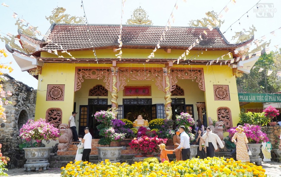 Ngày mùng 1 Tết ở chùa Quảng Trạch Ngày mùng 1 Tết ở chùa Quảng Trạch