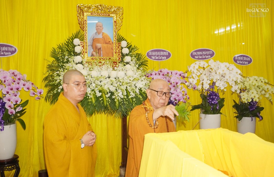 Trưởng lão Hòa thượng Thích Như Tín sái tịnh