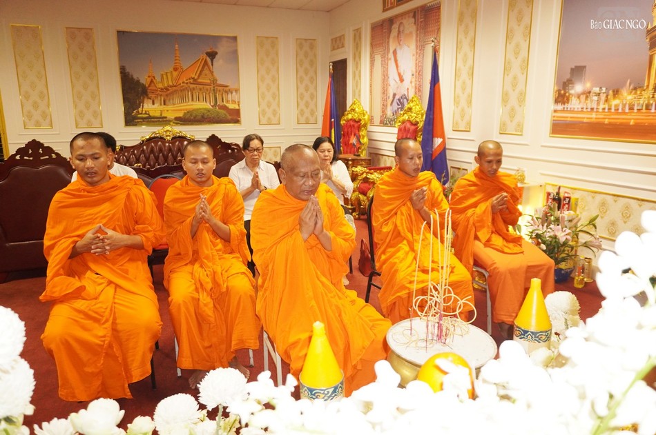 Khóa tụng kinh cầu siêu