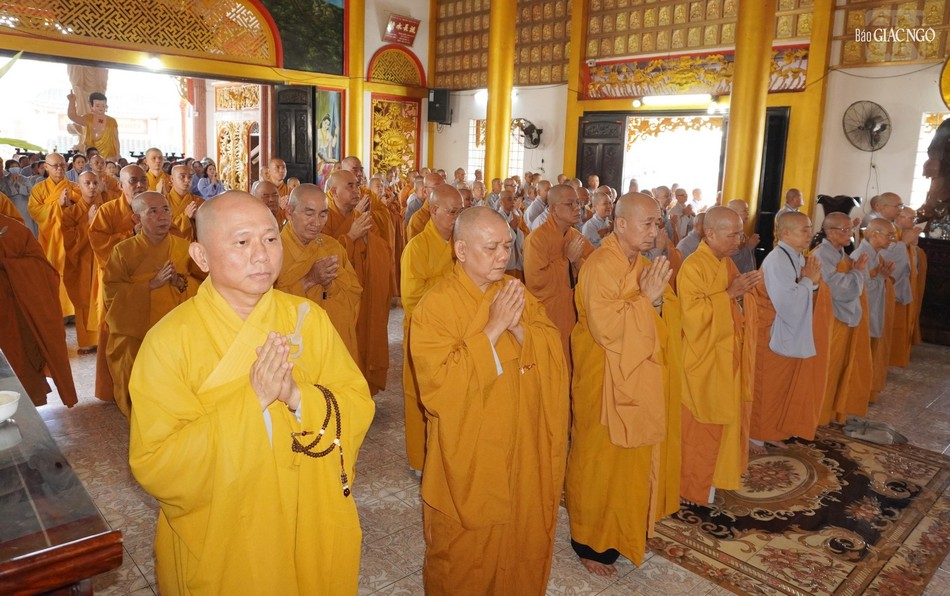 Trang nghiêm khóa lễ Bố-tát