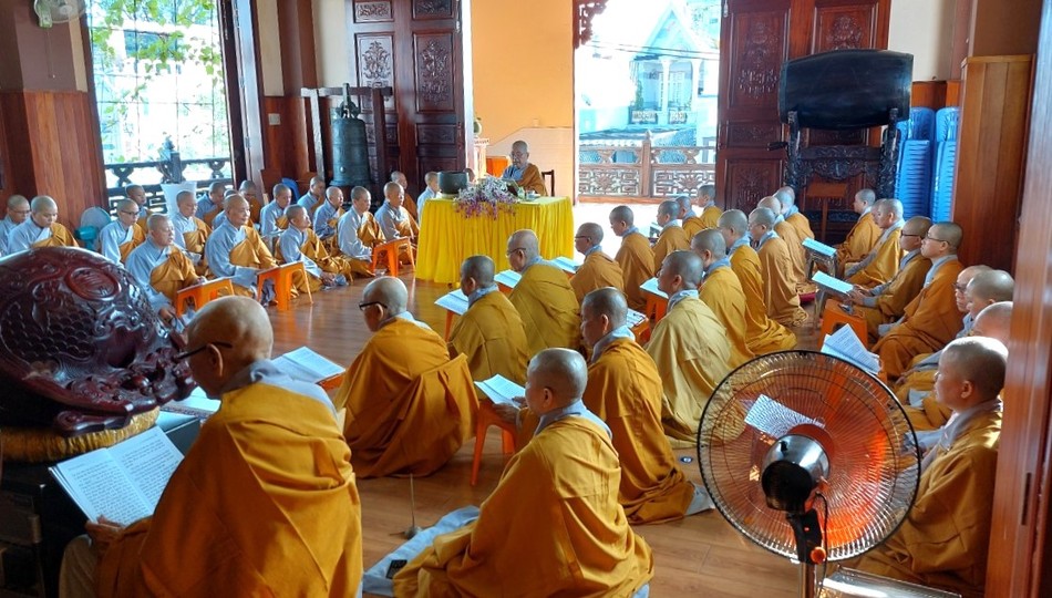 Trang nghiêm lễ Bố-tát của chư Ni Q.12 tại chùa Linh Sơn sáng 2-2-Giáp Thìn Trang nghiêm lễ Bố-tát của chư Ni Q.12 tại chùa Linh Sơn sáng 2-2-Giáp Thìn