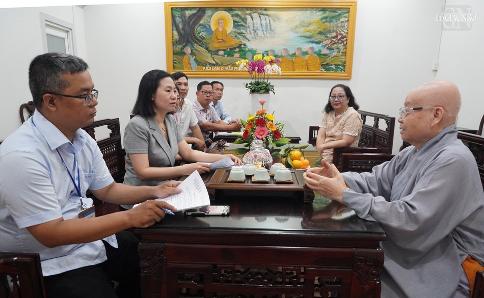 Ni trưởng Thích nữ Như Xuân tiếp đoàn kiểm tra tại chùa Từ Nghiêm Ni trưởng Thích nữ Như Xuân tiếp đoàn kiểm tra tại chùa Từ Nghiêm