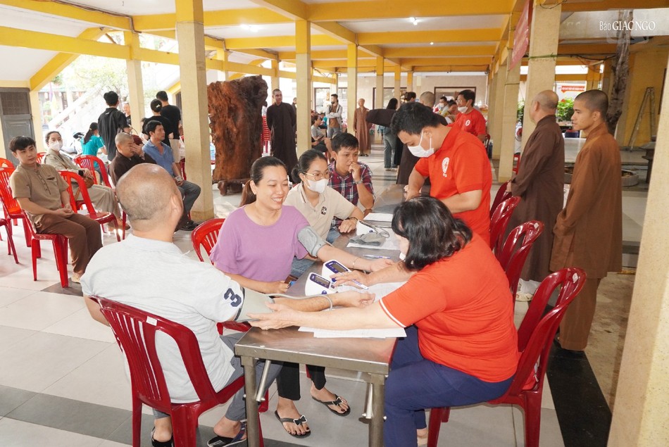 Niềm hạnh phúc khi được tham gia hiến máu cứu người Niềm hạnh phúc khi được tham gia hiến máu cứu người