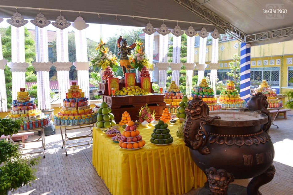 Chiều cùng ngày, tại chùa Phật Học Xá Lợi sẽ diễn ra khóa lễ trai đàn chẩn tế nhân chung thất Trưởng lão Hòa thượng Thích Hiển Tu