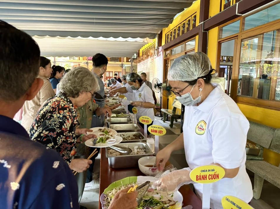 Có trên 50 món chay phục vụ thực khách - Ảnh: UBMT H.Củ Chi Có trên 50 món chay phục vụ thực khách - Ảnh: UBMT H.Củ Chi