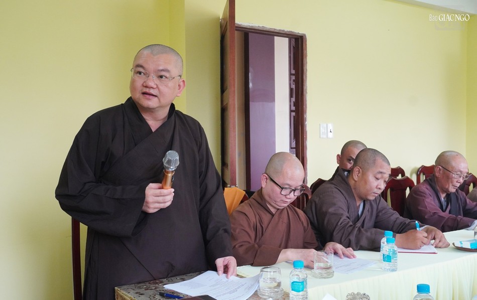 Tại buổi họp, đại diện cho Ban Thư ký, Đại đức Thích Nguyên Thanh, Phó ban Chánh Thư ký Ban Trị sự GHPGVN Q.Tân Phú trình bày kế hoạch tổ chức Đại lễ Phật đản và An cư kiết hạ Tại buổi họp, đại diện cho Ban Thư ký, Đại đức Thích Nguyên Thanh, Phó ban Chánh Thư ký Ban Trị sự GHPGVN Q.Tân Phú trình bày kế hoạch tổ chức Đại lễ Phật đản và An cư kiết hạ