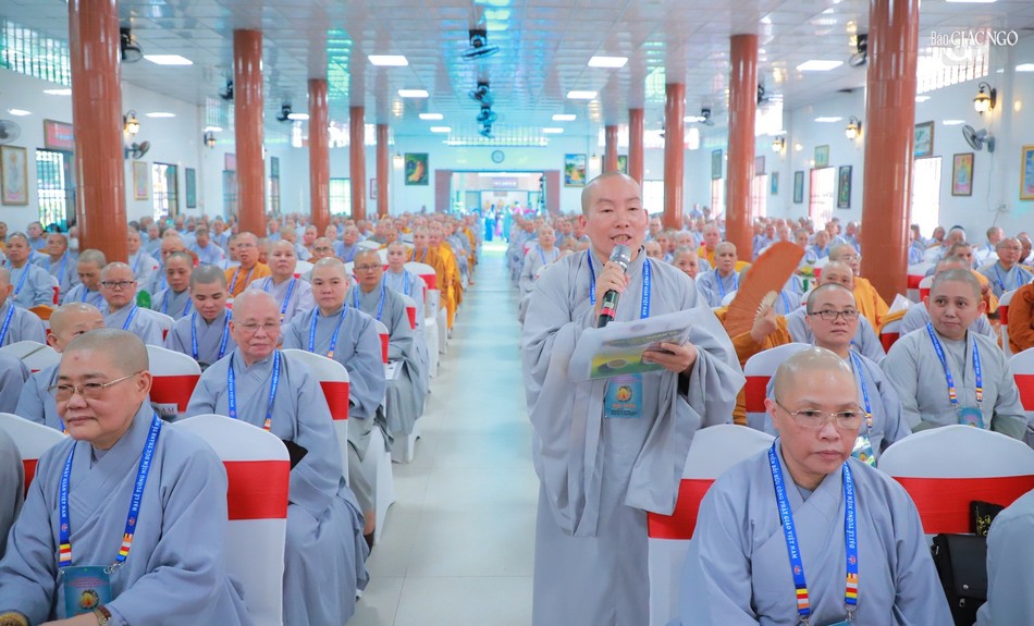 Chư Ni đặt câu hỏi phản biện