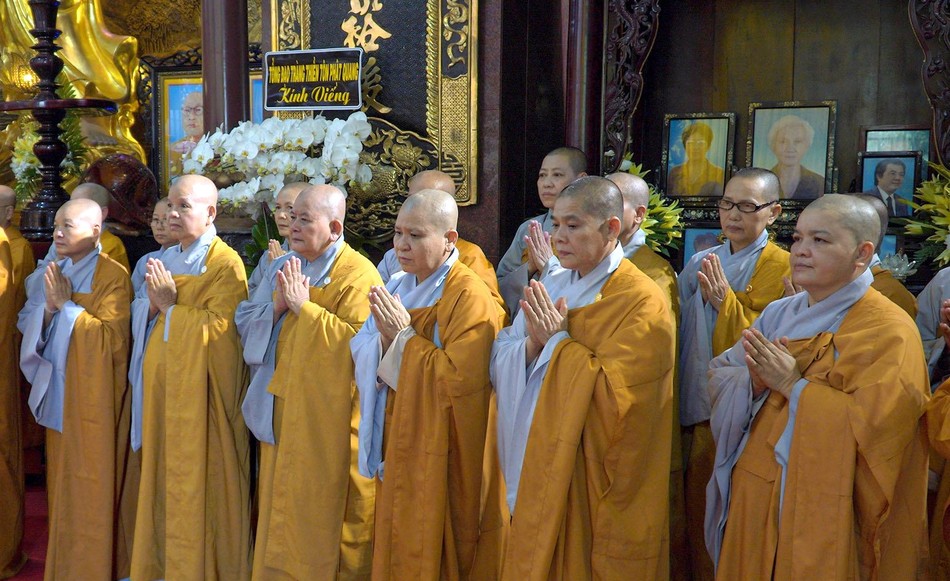 Thành kính tưởng niệm - Ảnh: Minh Trực Thành kính tưởng niệm - Ảnh: Minh Trực