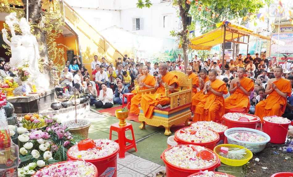 Hòa thượng Danh Lung chủ trì khóa lễ