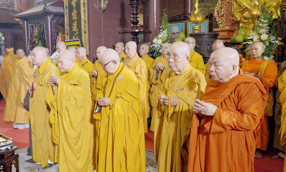 Chư tôn đức nhất tâm cầu nguyện Giác linh Hòa thượng tân viên tịch cao đăng Phật quốc