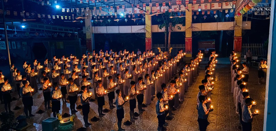 Đêm tưởng niệm trong trại huấn luyện huynh trưởng do Phân ban Gia đình Phật tử TP.HCM tổ chức- Ảnh: Dương Bá