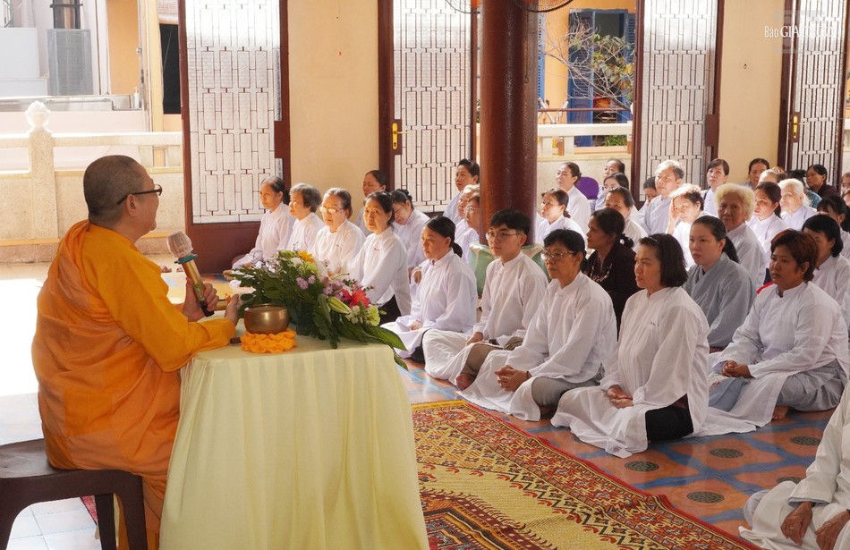 Phật tử nghe pháp Phật tử nghe pháp