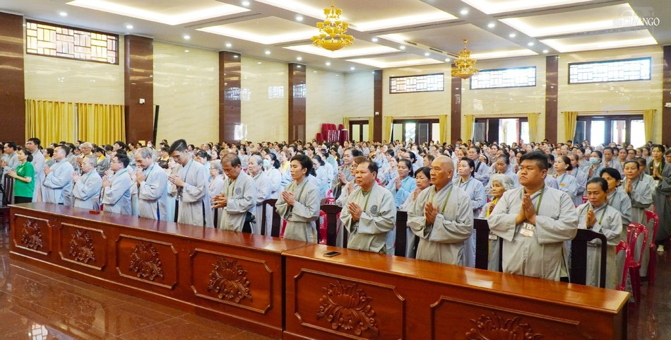 Hơn 500 Phật tử tham dự khóa tu tại Việt Nam Quốc Tự