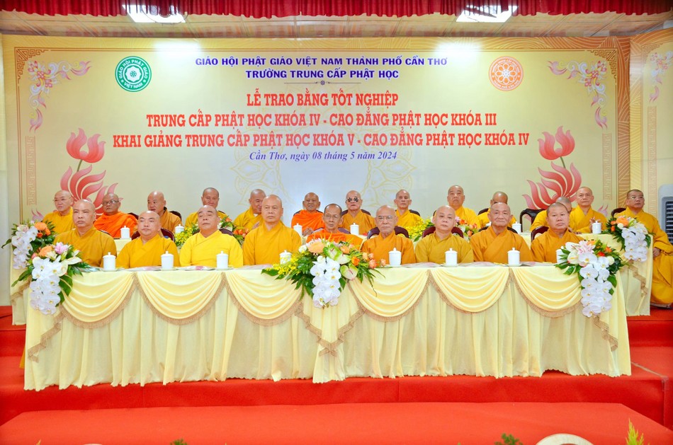 Chư tôn đức chứng minh